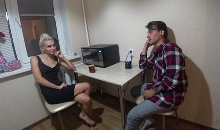 Подруга жены зашла в ее отсутствие и перепихнулась в попу с мужем-москвичом